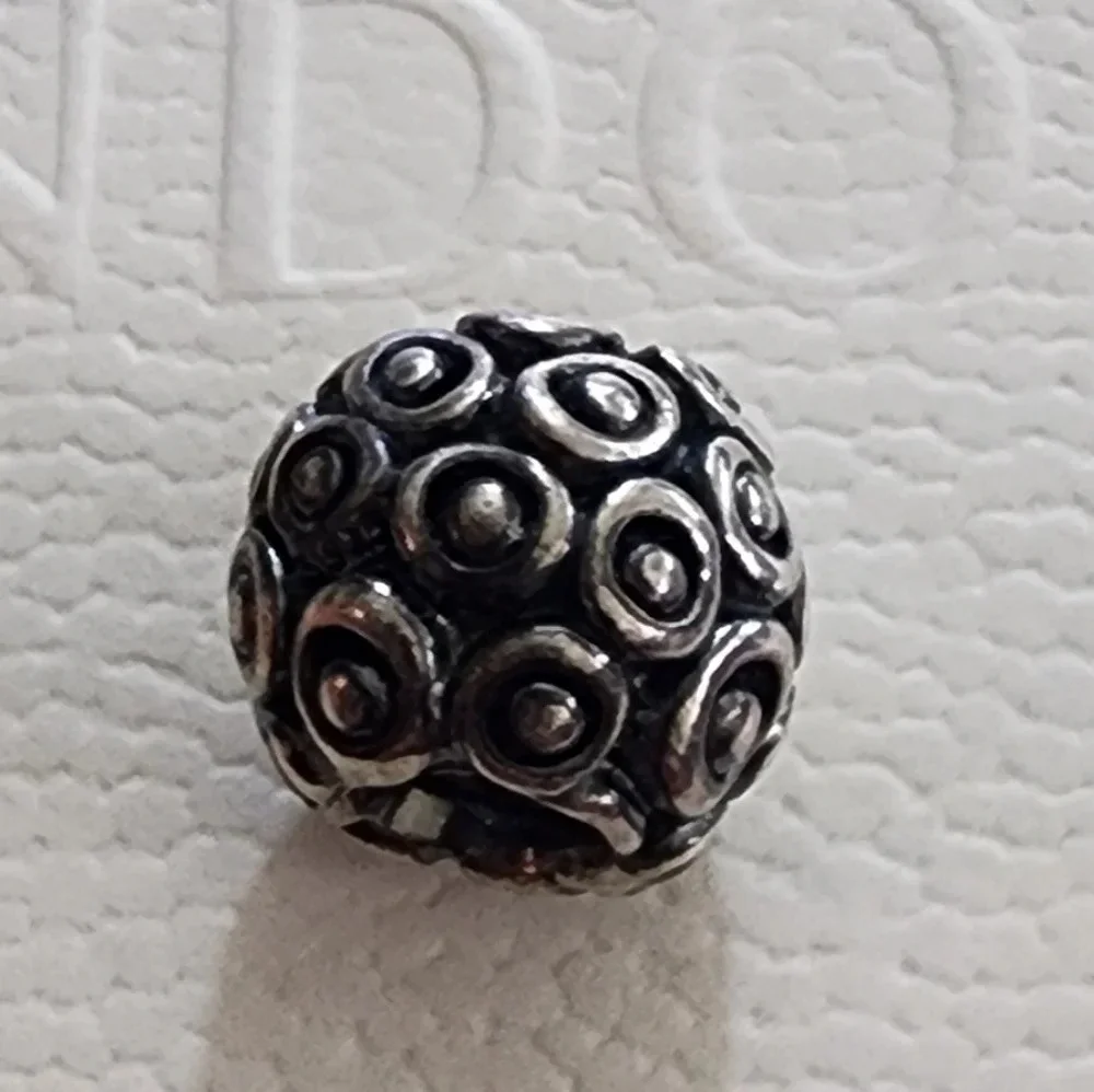 Pandora Celebration Charm - Picture 5 of 8
